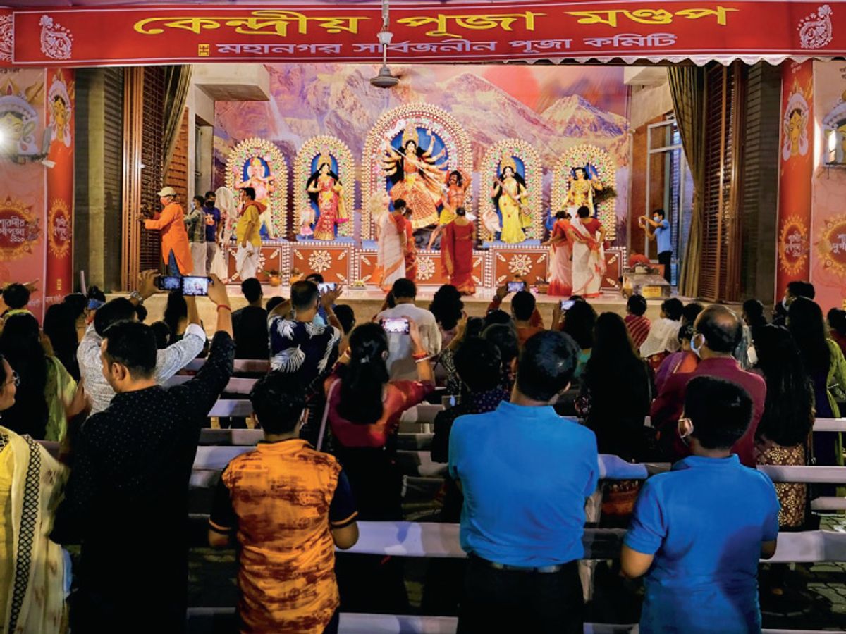 Dhakeshwari Temple deity puja